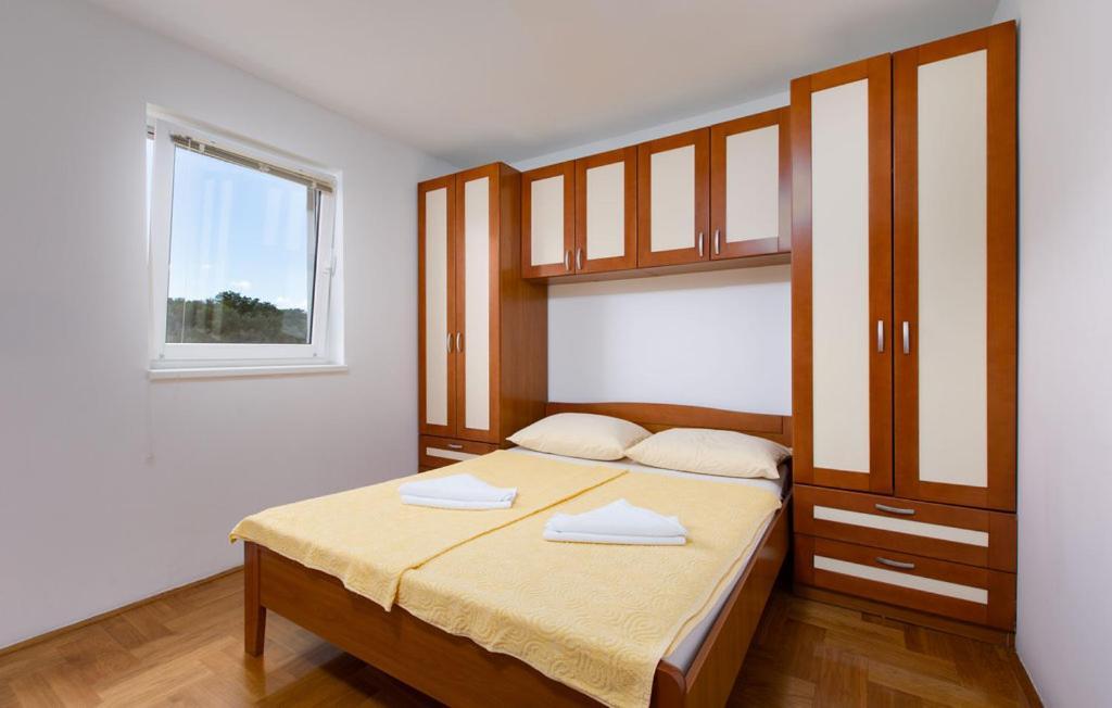Apartments Dunja Malinska Ngoại thất bức ảnh
