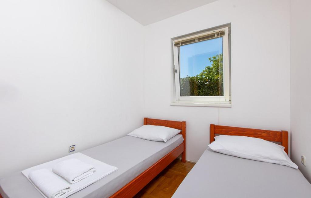 Apartments Dunja Malinska Ngoại thất bức ảnh