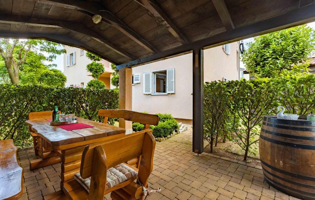 Apartments Dunja Malinska Ngoại thất bức ảnh