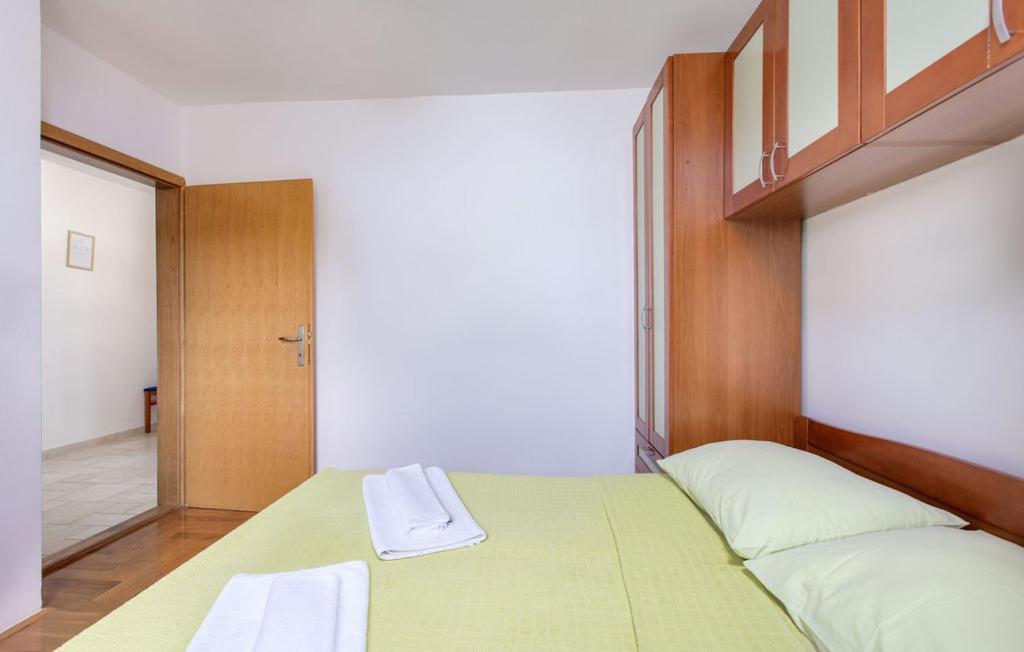 Apartments Dunja Malinska Ngoại thất bức ảnh