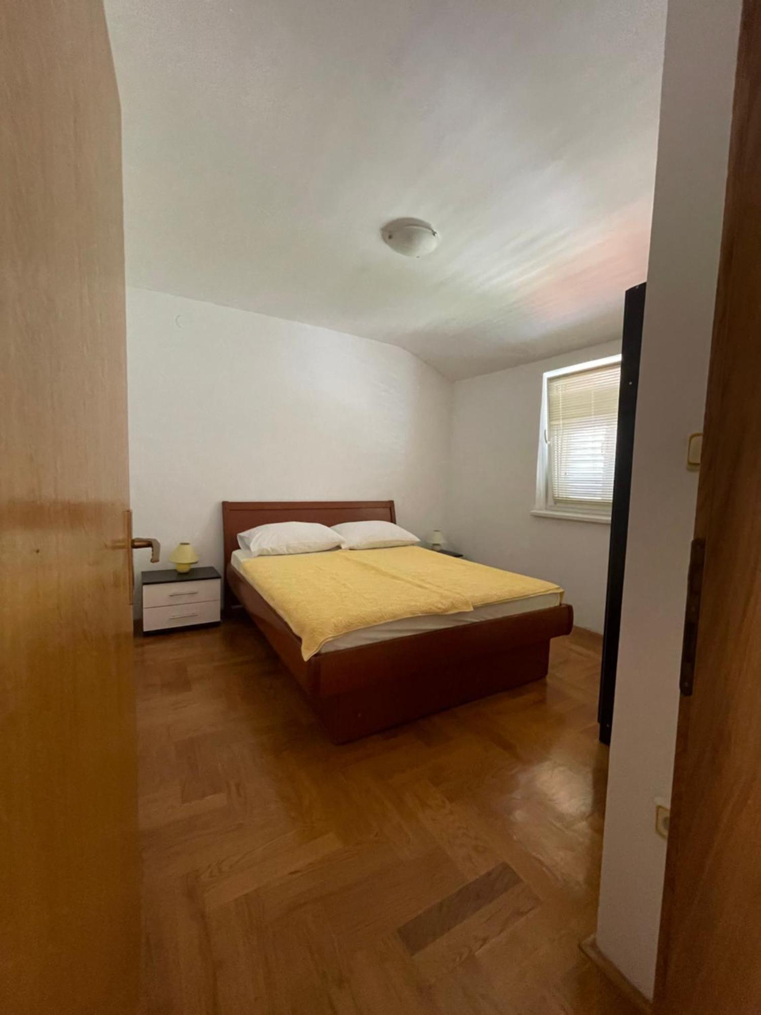 Apartments Dunja Malinska Ngoại thất bức ảnh