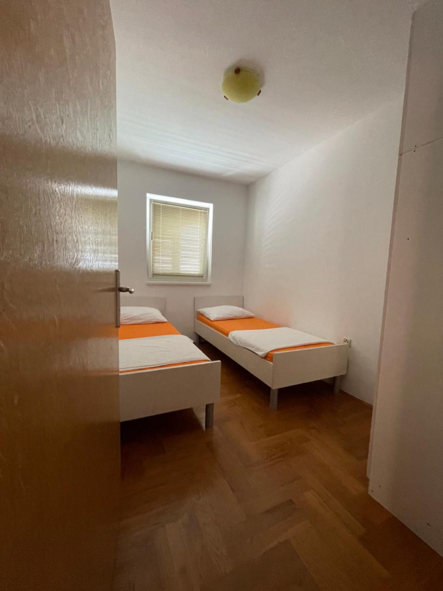 Apartments Dunja Malinska Ngoại thất bức ảnh