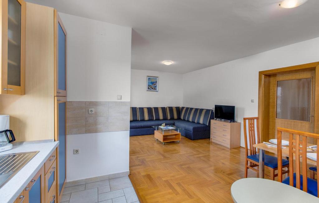 Apartments Dunja Malinska Ngoại thất bức ảnh