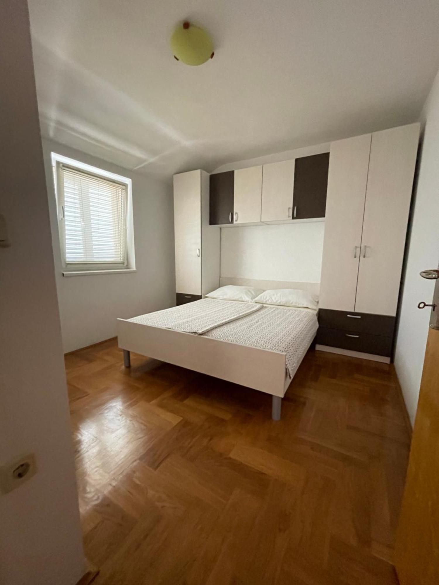 Apartments Dunja Malinska Ngoại thất bức ảnh