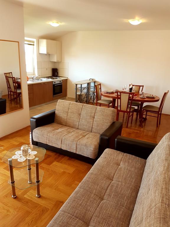 Apartments Dunja Malinska Ngoại thất bức ảnh